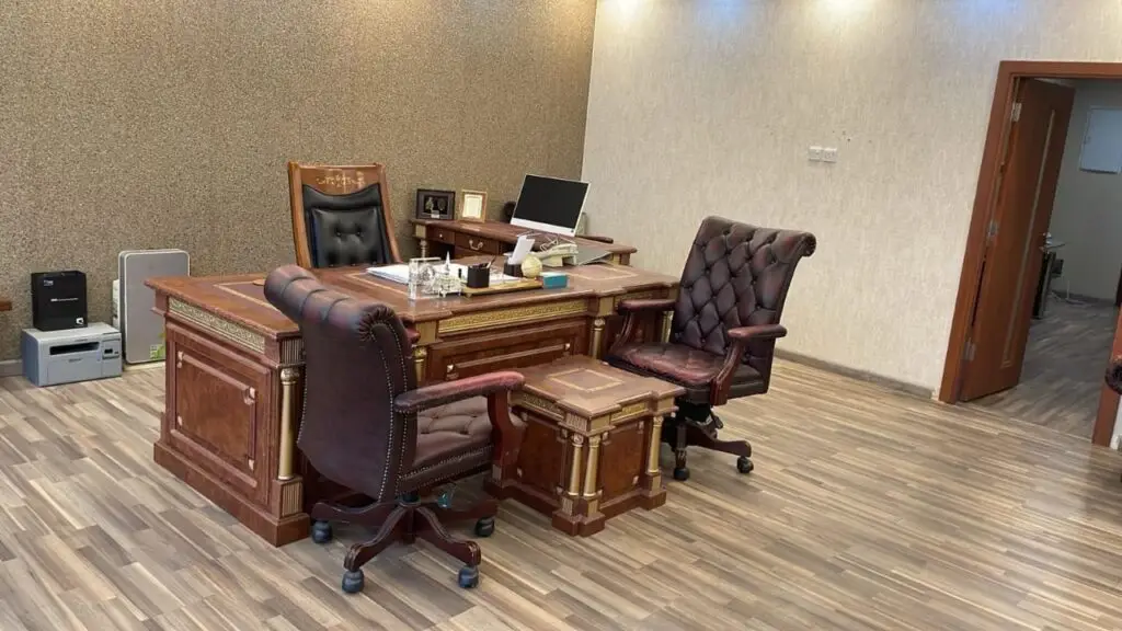 فني فك وتركيب الاثاث بمدينة مكه